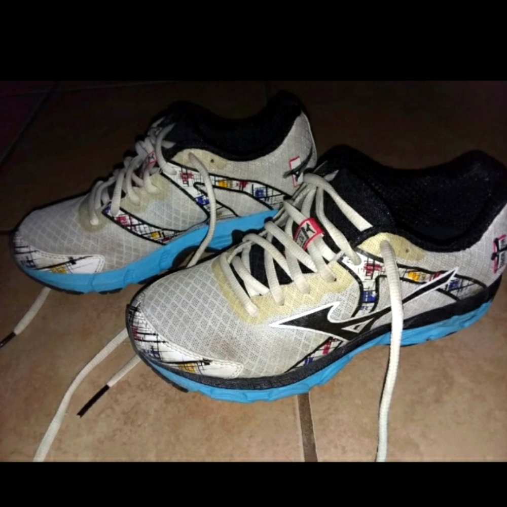 Womens US 6 Mizuno sneakers golf volleyball